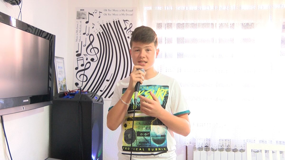 ALMIR MUSTAFIĆ POBJEDNIK VOGOŠĆANSKOG FESTIVALA „DJECA PJEVAJU HITOVE“ NASTAVLJA SA NIZANJEM USPJEHA