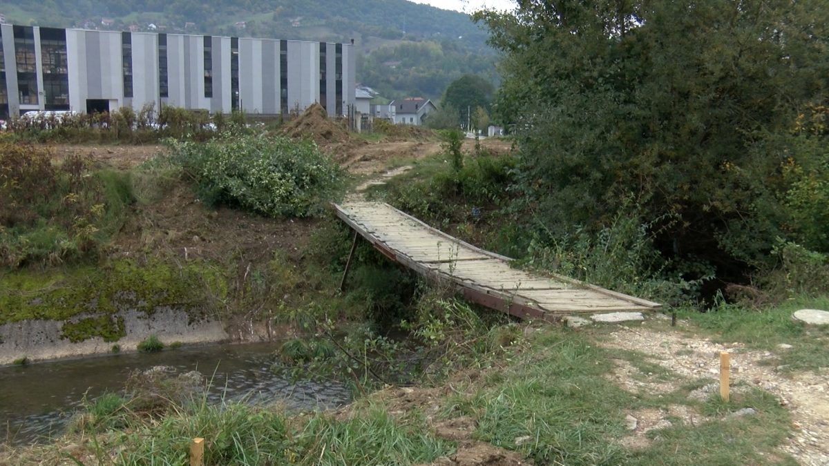 PRIČA O STAROM DRVENOM MOSTU PREKO RIJEKE VOGOŠĆE KOJI ĆE USKORO BITI SRUŠEN