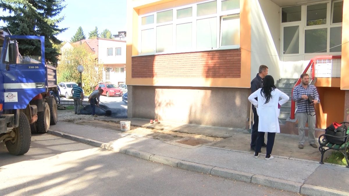 ZAVRŠENO ASFALTIRANJE DODATNOG PARKING PROSTORA KOD DZ VOGOŠĆA