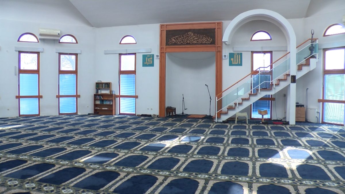 DŽUMA NAMAZ U ISLAMSKOM CENTRU VOGOŠĆA U DVA TERMINA, DŽUMA ĆE SE KLANJATI I U BRADIĆIMA I TIHOVIĆIMA