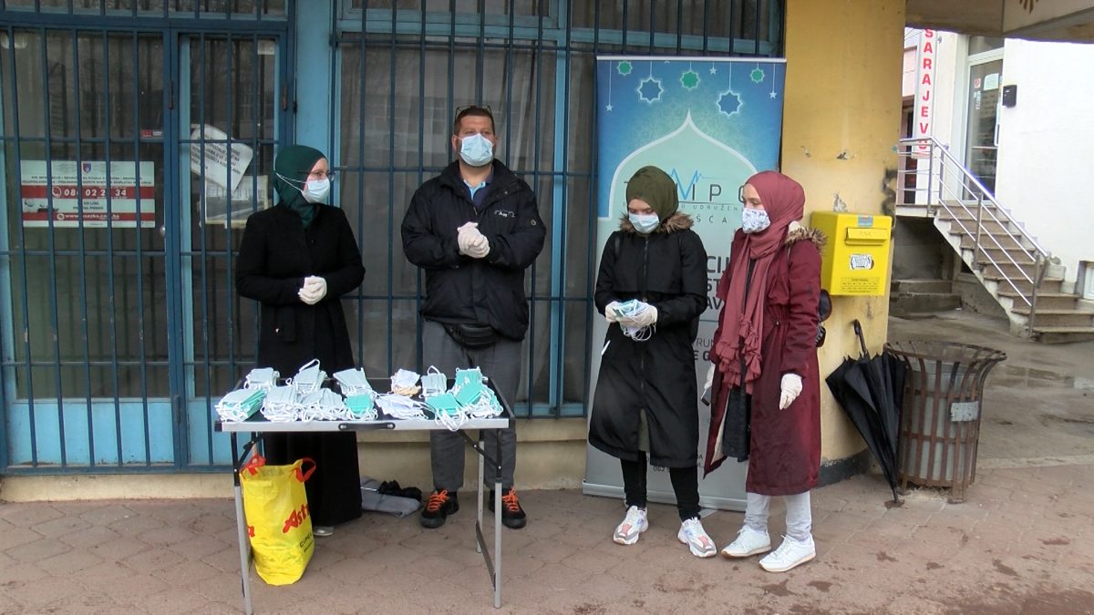 OMLADINSKO UDRUŽENJE “TEMPO” GRAĐANIMA PODIJELILO 300 ZAŠTITNIH MASKI