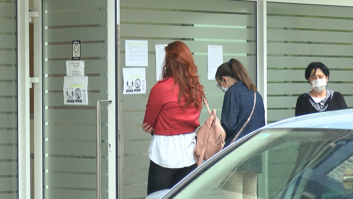 VELIKE GUŽVE ISPRED BIROA ZA ZAPOŠLJAVANJE