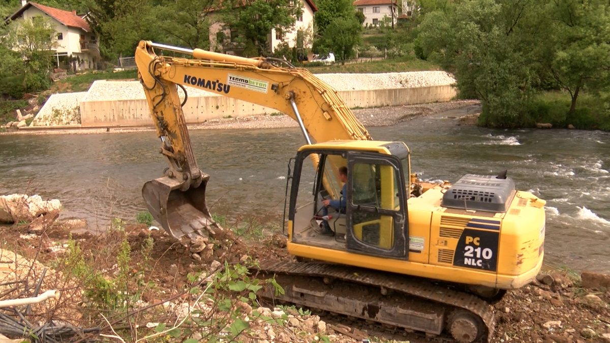 POČELI RADOVI NA UREĐENJU LIJEVE OBALE RIJEKE BOSNE