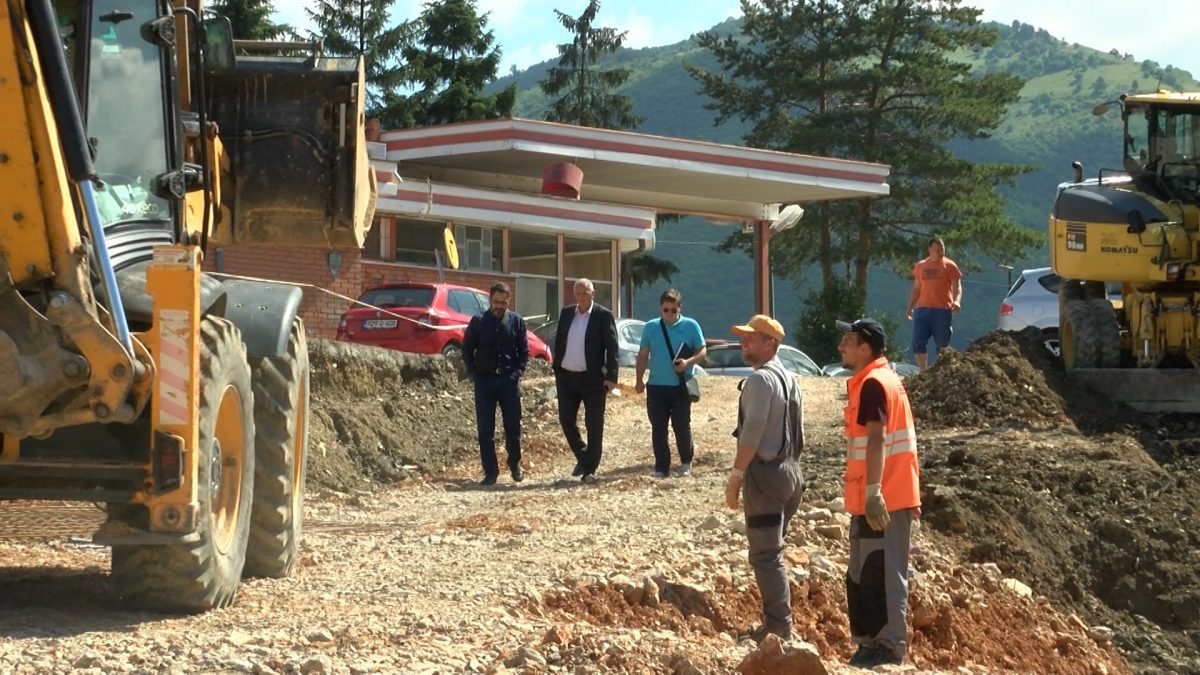 NAČELNIK OPĆINE VOGOŠĆA EDIN SMAJIĆ SA SARADNICIMA OBIŠAO RADOVE NA IZGRADNJI MOSTA I SAOBRAĆAJNICE U NOVOJ INDUSTRIJSKOJ ZONI