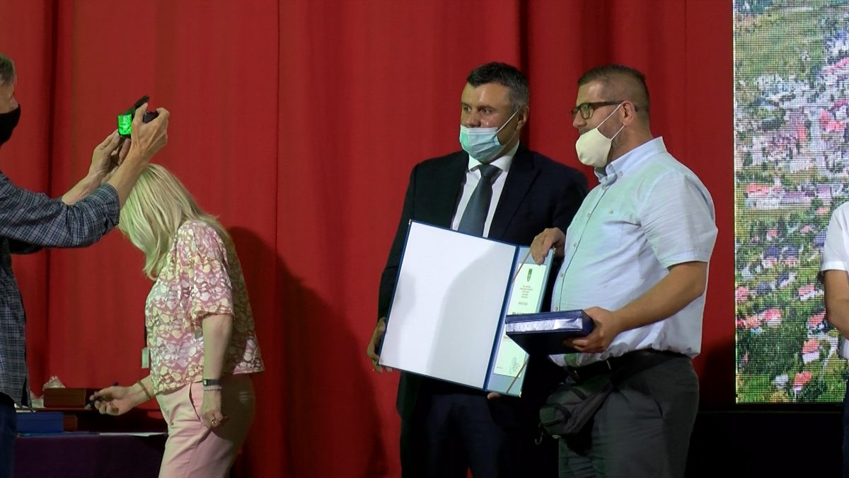 OMLADINSKO UDRUŽENJE „TEMPO“ DOBITNIK PLAKETE HUMANISTA GODINE OPĆINE VOGOŠĆA
