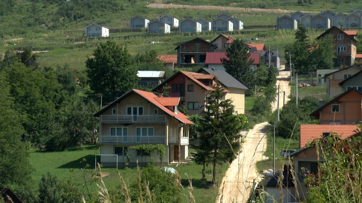 POČELI RADOVI NA IZRADI 110 KANALIZACIONIH PRIKLJUČAKA U NASELJU HOTONJ IV