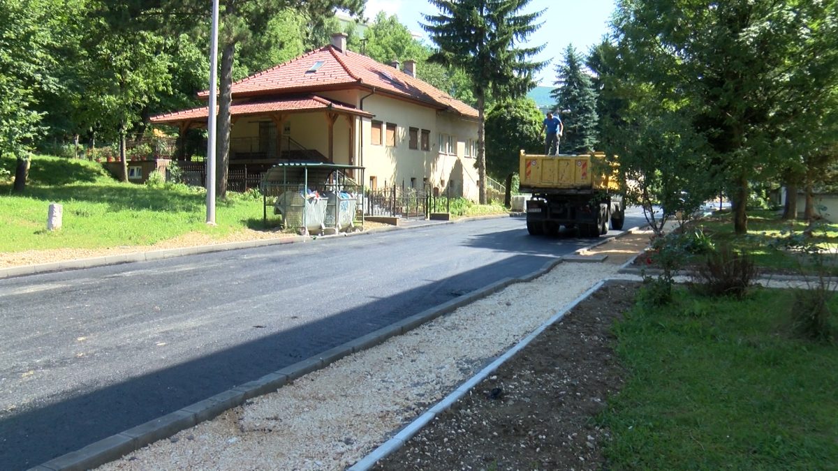 ASFALTIRANJE DIJELA ULICE VOGOŠĆANSKIH ODREDA PRIVODI SE KRAJU