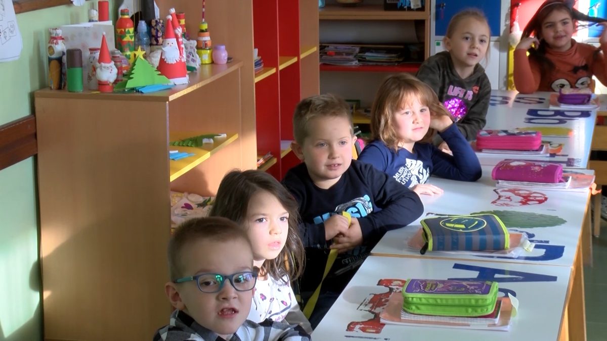 PREDSTAVNICI VIJEĆA RODITELJA UGLAVNOM SU MIŠLJENJA DA DJECU TREBA VRATITI U ŠKOLSKE KLUPE