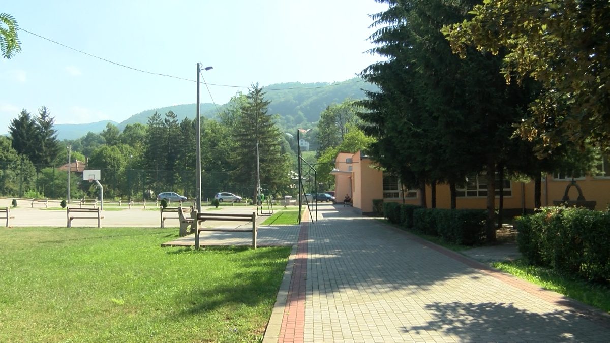 ŠKOLA U SEMIZOVCU SPREMNA ZA NOVU NASTAVNU GODINU