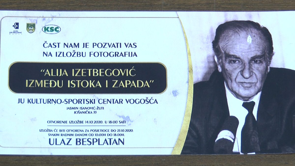 SUTRA U VOGOŠĆI IZLOŽBA FOTOGRAFIJA „ALIJA IZETBEGOVIĆ IZMEĐU ISTOKA I ZAPADA“
