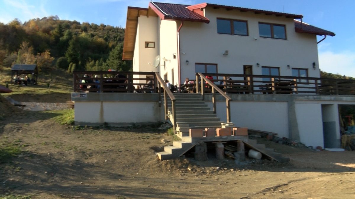 SIMBOLIČNO I UZ NALOŽENE MJERE ZAŠTITE U VOGOŠĆI ODRŽANA MANIFESTACIJA „PLANINARSKA ROŠTILJADA – SARAJEVSKI ĆEVAP“