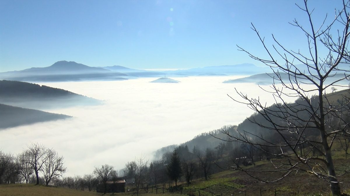 ZBOG GUSTE MAGLE I POVEĆANE ZAGAĐENOSTI GRAĐANI VOGOŠĆE DANAS TEŠKO DISALI