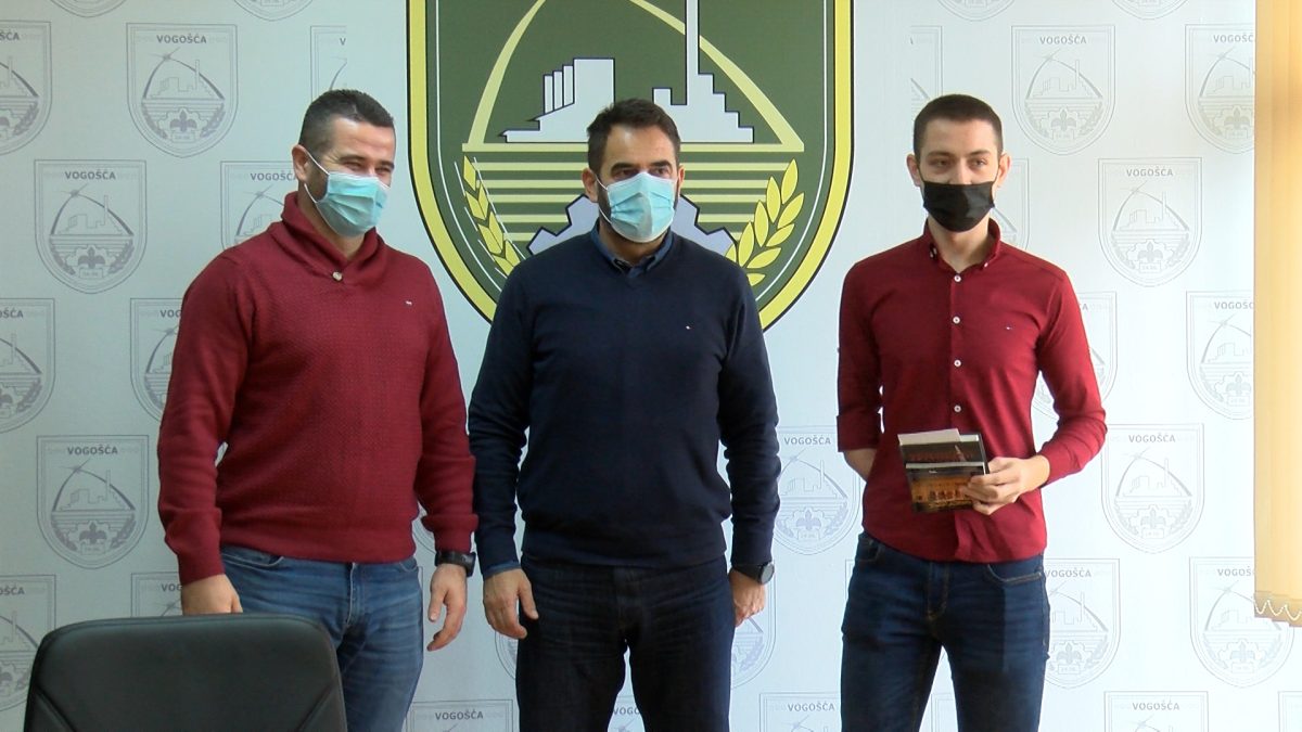 UPRILIČEN PRIJEM ZA PARAPLIVAČA AJDINA KARIŠIKA