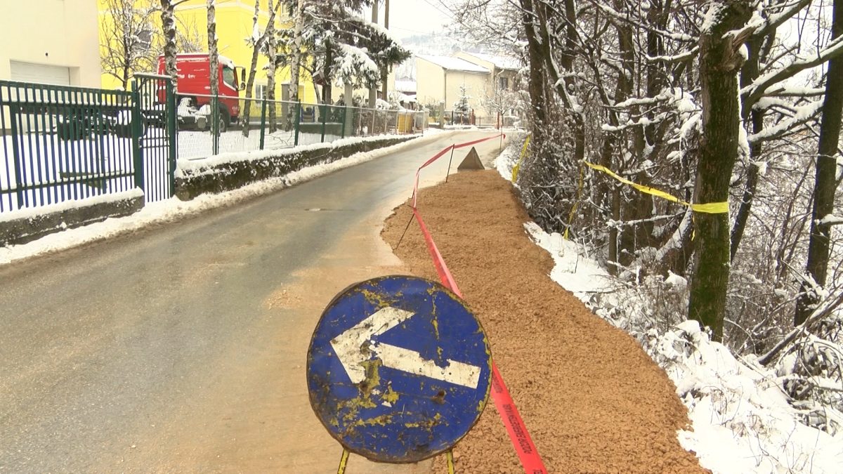 PRIVREMENO SANIRAN DIO OŠTEĆENOG PUTA NA KOBILJOJ GLAVI