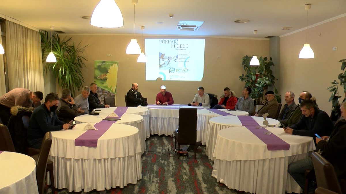 U VOGOŠĆI ODRŽAN OKRUGLI STO O TEMI „IZAZOVI, STANJE I POTREBE SARAJEVSKOG PČELARSTVA“
