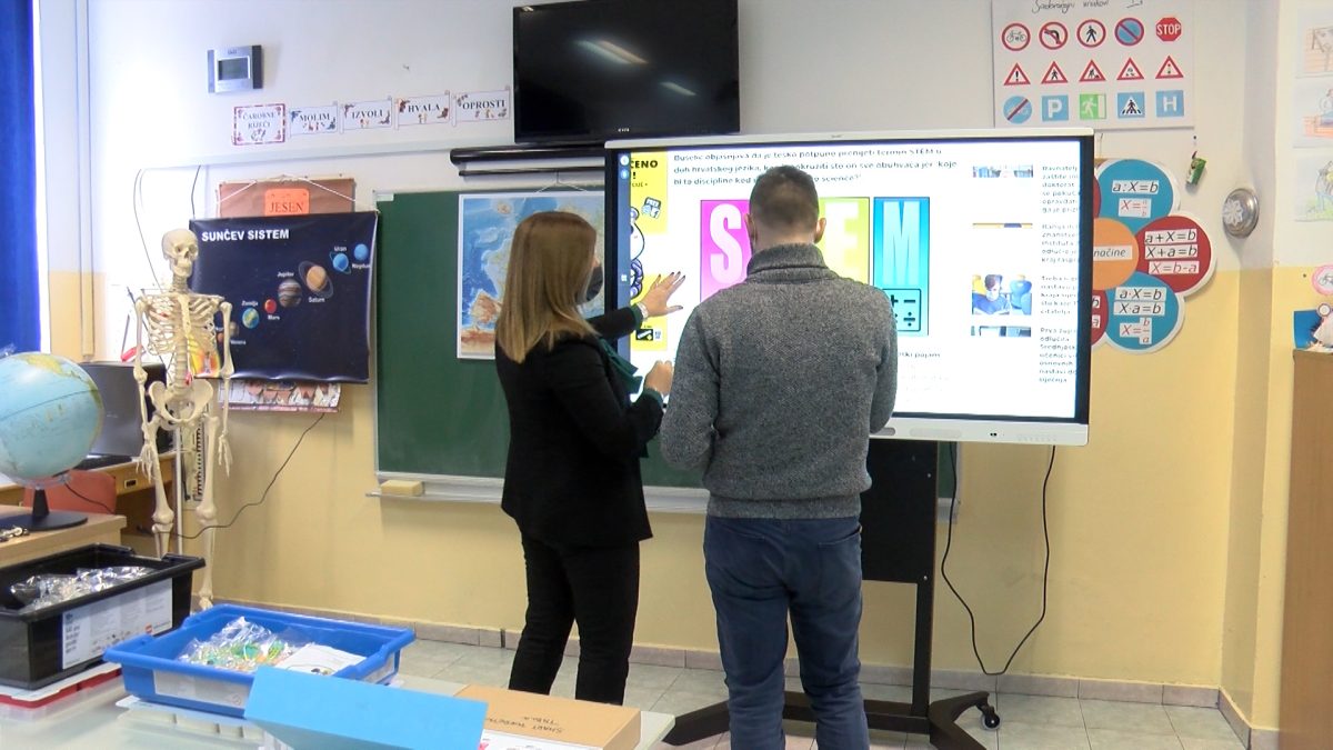 OŠ „MIRSAD PRNJAVORAC“ DOBILA JOŠ JEDNU SMART TABLU