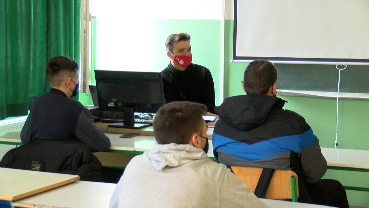 SREDNJOŠKOLSKI CENTAR VOGOŠĆA:  MATURANTI U ŠKOLSKIM KLUPAMA