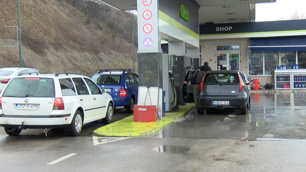 ZBOG ČESTIH POSKUPLJENJA GORIVA VOZAČI TRAŽE JEFTINIJE BENZINSKE PUMPE