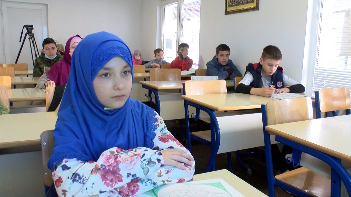 MEKTEB U BLAGOVCU POHAĐA 160 POLAZNIKA