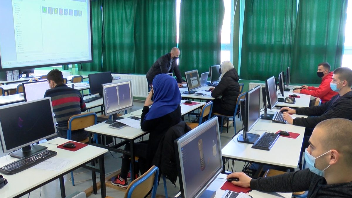 SŠC VOGOŠĆA: PRAKTIČNA NASTAVA IZUZETNO JE ZNAČAJNA ZA ZANIMANJE KONSTRUKTOR NA RAČUNARU