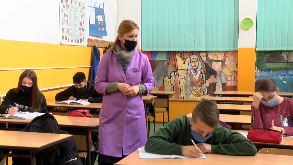 UČENICI OŠ “PORODICE EF. RAMIĆ” USPJEŠNO REALIZOVALI ŠKOLU SKIJANJA, ŠKOLA PLIVANJA PROLONGIRANA ZBOG PANDEMIJE