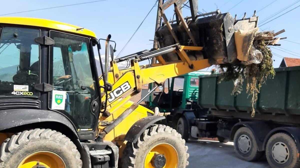 OČIŠĆENE DIVLJE DEPONIJE PORED KONTEJNERSKIH NIŠA