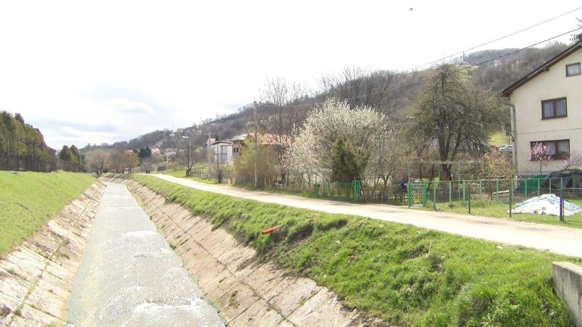 PROGRAM KOMUNALNIH PROJEKATA: U PLANU ASFALTIRANJE MAKADAMSKOG PUTA UZ VOGOŠĆANSKU RIJEKU