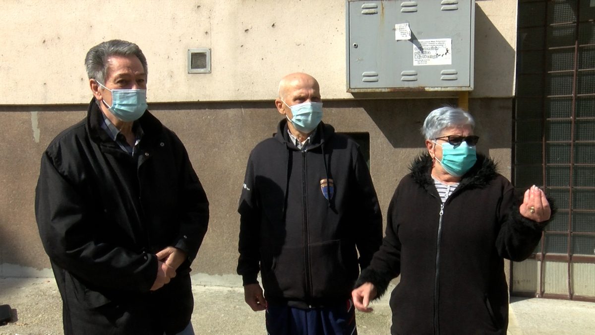 PROTIV COVIDA-19 U DVORANI ZETRA SE VAKCINISALI BROJNI GRAĐANI VOGOŠĆE STARIJI OD 75 GODINA