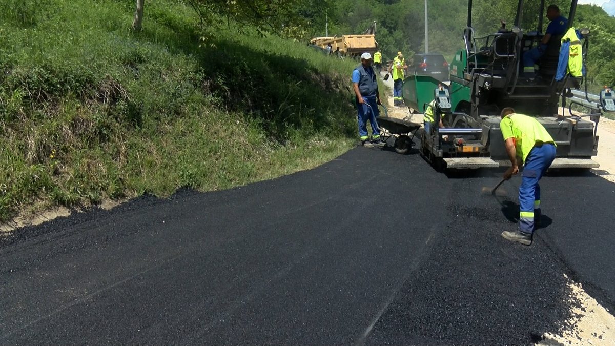 ZAVRŠENO ASFALTIRANJE DIJELA LOKALNOG PUTA U ULICI KRČ