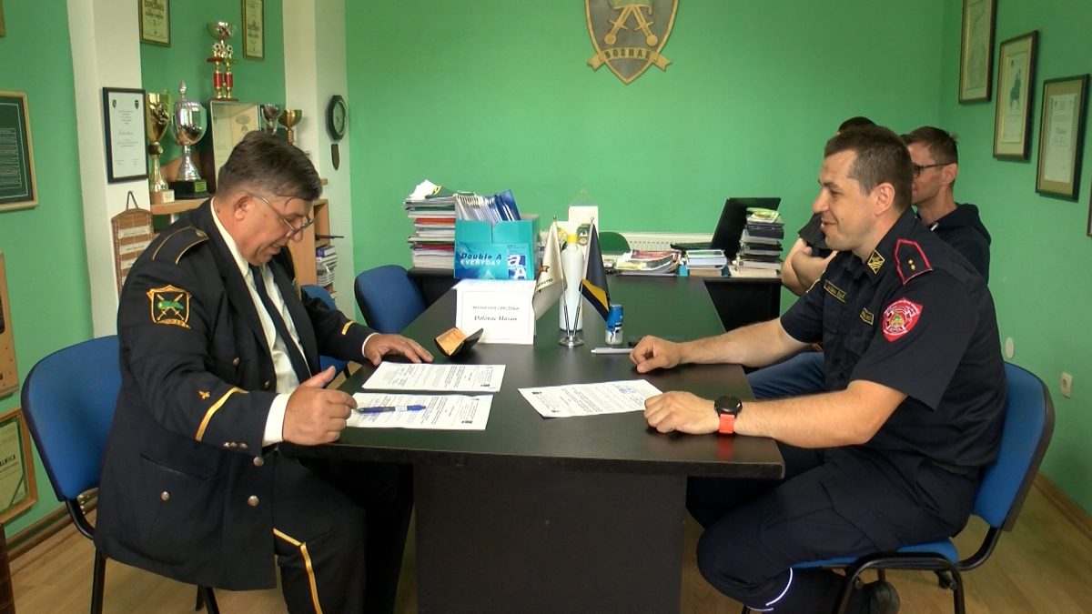 ZELENE BERETKE OPĆINE VOGOŠĆA DONIRALE FITNES OPREMU  VATROGASNOM DRUŠTVU
