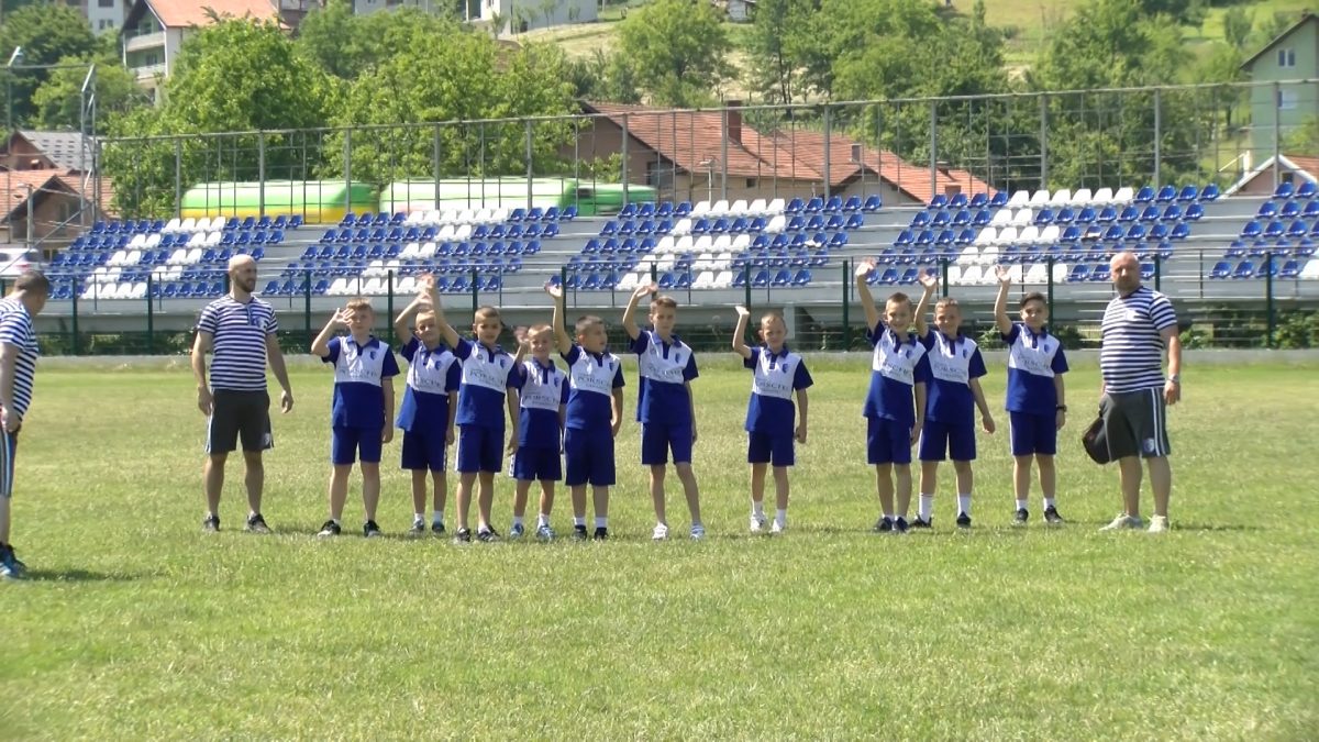 FUDBALERI SELEKCIJE U-10 NK „OZREN“ OTPUTOVALI NA MEĐUNARODNI TURNIR „DRAGAN MANCE KUP  2021“ U BEOGRAD