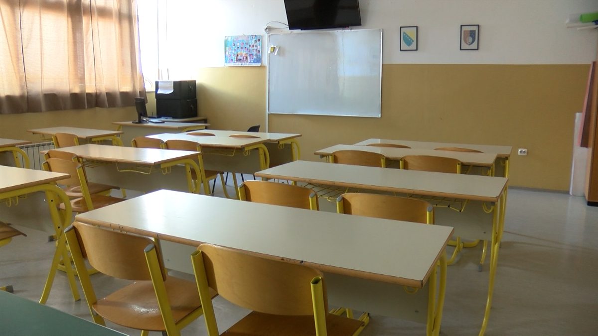 VLADA KS: NASTAVA POČINJE 01. SEPTEMBRA U ŠKOLSKIM KLUPAMA, UZ POŠTIVANJE PROPISANIH MJERA