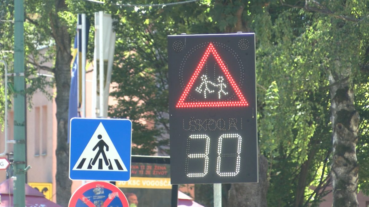 POČETKOM NOVE ŠKOLSKE GODINE POJAČANE POLICIJSKE PATROLE U BLIZINI ŠKOLA