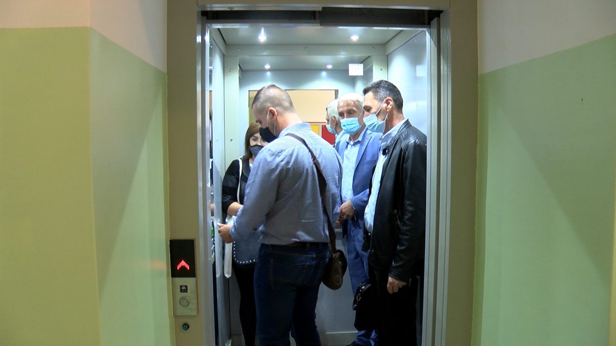 U ŠKOLI U SEMIZOVCU OBAVLJEN TEHNIČKI PRIJEM LIFTA ZA DJECU SA POTEŠKOĆAMA U RAZVOJU