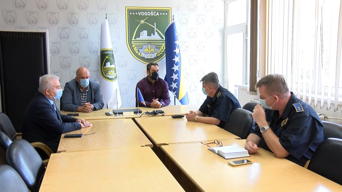 OPĆINSKI NAČELNIK ODRŽAO SASTANAK SA NAČELNIKOM VII POLICIJSKE UPRAVE I NOVIM KOMANDIROM PS VOGOŠĆA