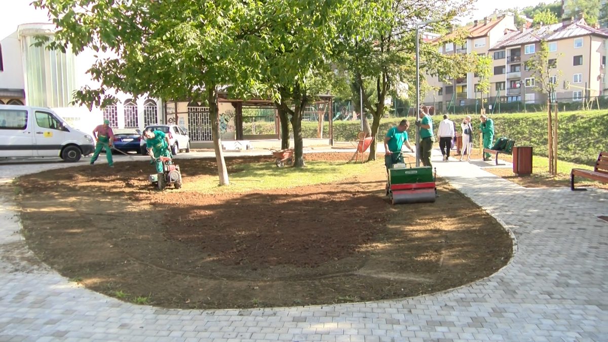 PREDUZEĆE “PARK” REDOVNO ODRŽAVA VOGOŠĆANSKE PARKOVE I ZELENE POVRŠINE