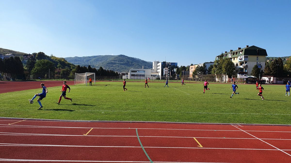 KADETI I JUNIORI FAMOSA SAVLADALI UNIS