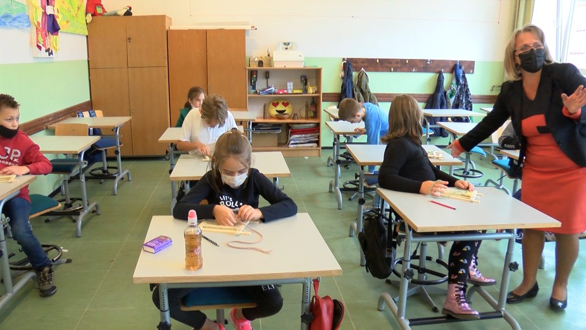 ČLANOVI UDRUŽENJA “ZDRAVO ODRASTANJE” TKANJEM ĆILIMA ČUVAJU TRADICIJU OD ZABORAVA