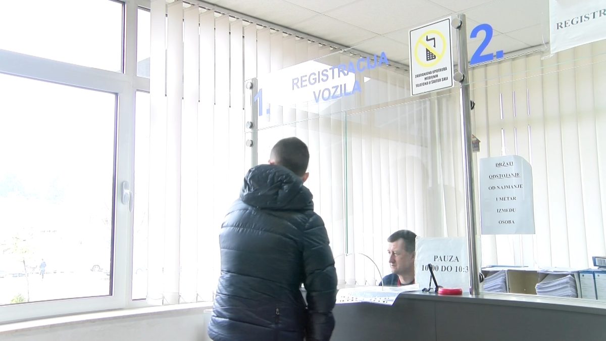 MUP KS: VOZAČI BEZ PROBLEMA MOGU REGISTROVATI SVOJA VOZILA