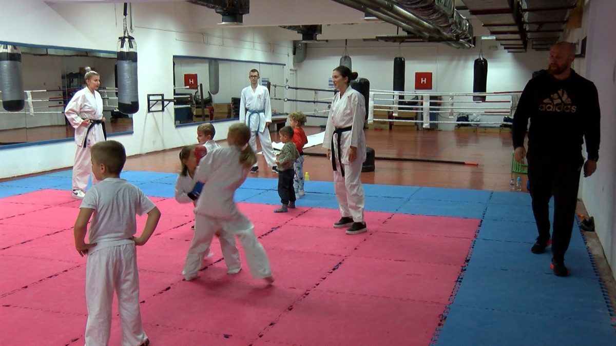 NAJMLAĐI ČLANOVI KARATE KLUBA “SAMBON” USPJEŠNO USVAJAJU PRVE KORAKE OVOG BORILAČKOG SPORTA