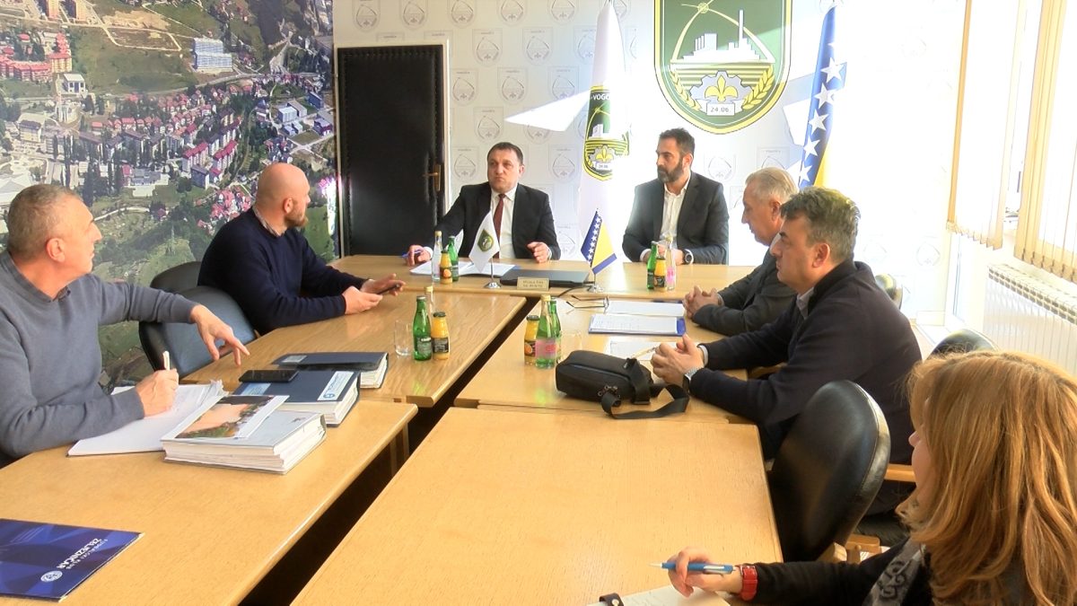 OPĆINSKI NAČELNIK EDIN SMAJIĆ ODRŽAO SASTANAK SA MINISTROM ŠEMSUDINOM DEDIĆEM I DIREKTOR AGENCIJE ZA VODNO PODRUČJE RIJEKE SAVE SEJADOM DELIĆEM