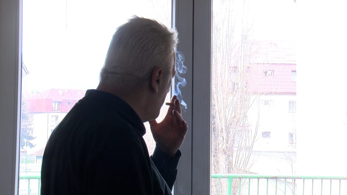 PODRŽAVATE LI POTPUNU ZABRANU PUŠENJA U ZATVORENIM OBJEKTIMA?