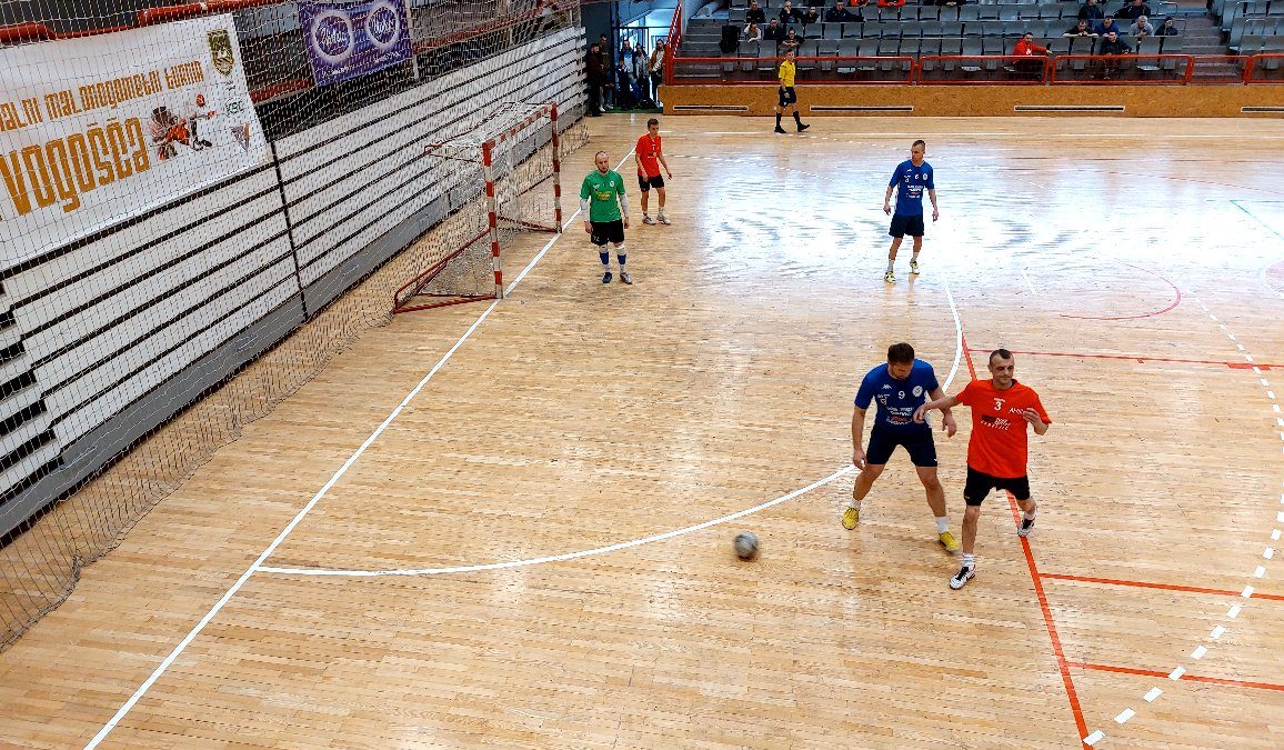 MALONOGOMETNI TURNIR VOGOŠĆA 2022: U POLUFINALU SE SASTAJU ORAHOV BRIJEG – VOLKSWAGEN I SAJMIR – SŠC VOGOŠĆA