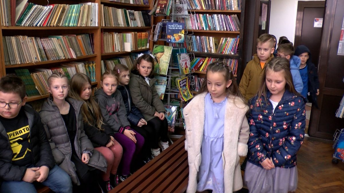 VOGOŠĆANSKU BIBLIOTEKU SU POSJETILI UČENICI DRUGOG RAZREDA OŠ “MIRSAD PRNJAVORAC”