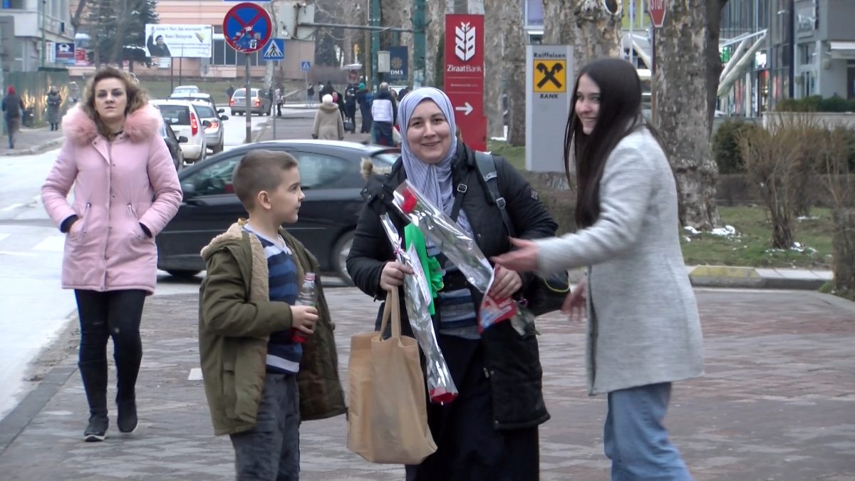 UZ CVIJET I LIJEPU RIJEČ SUGRAĐANKAMA ČESTITALI 8. MART
