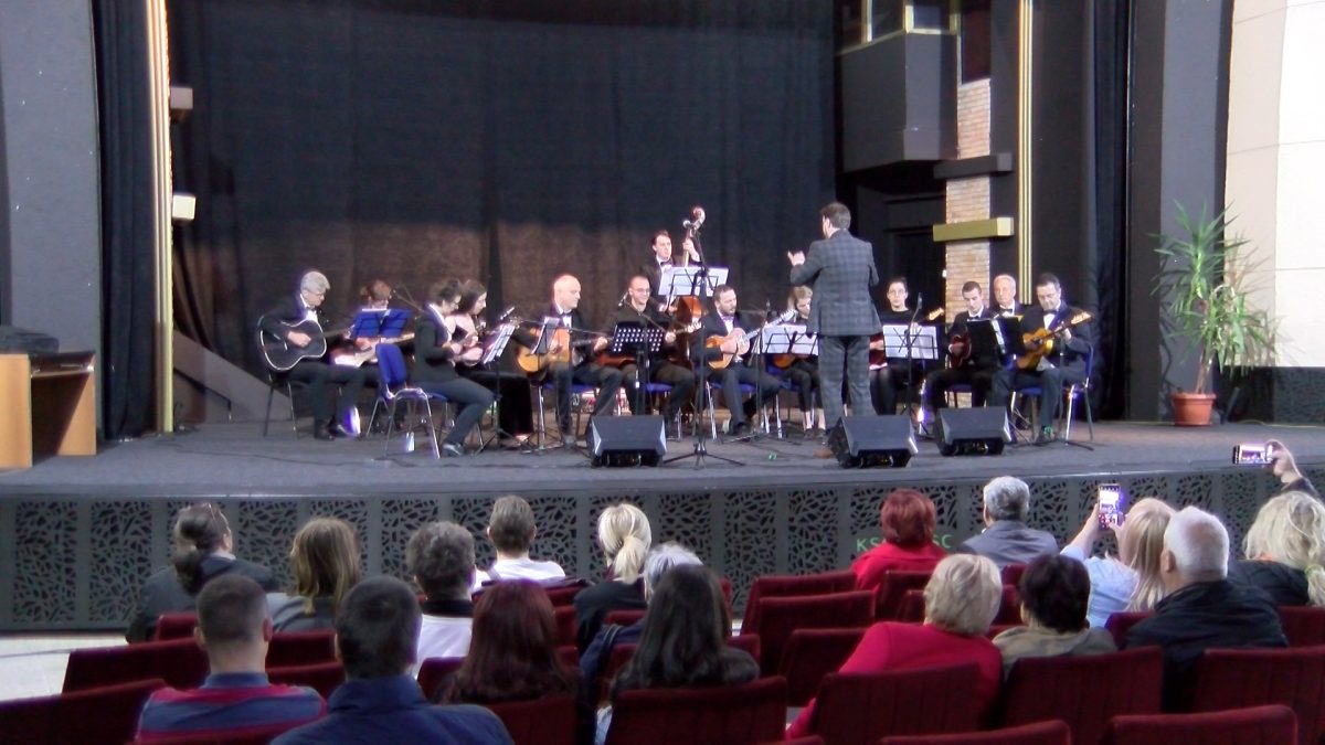 U KINO SALI JU KSC VOGOŠĆA ODRŽAN  VASKRŠNJI KONCERT