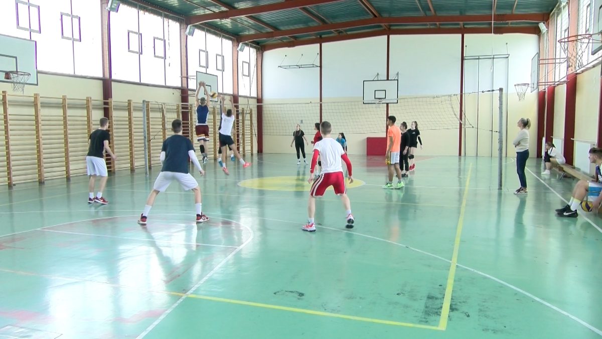 ODBOJKAŠKA SEKCIJA SREDNJOŠKOLSKOG CENTRA VOGOŠĆA PRIPREMA SE ZA KANTONALNO TAKMIČENJE