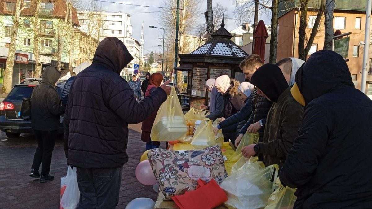 OMLADINCI VOGOŠĆE PODIJELILI 150 IFTARA SUGRAĐANIMA