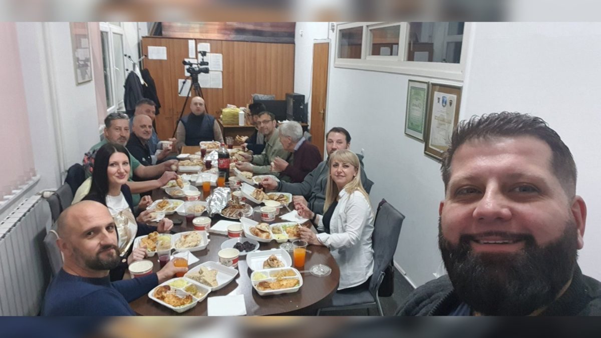 UPRILIČEN ZAJEDNIČKI IFTAR UPOSLENIKA RTV VOGOŠĆA I OU “TEMPO”