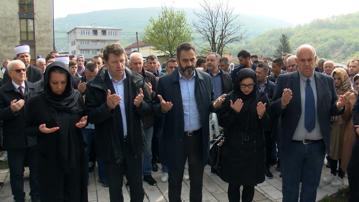 CENTRALNA MANIFESTACIJA POVODOM DANA ŠEHIDA UPRILIČENA U BREZI
